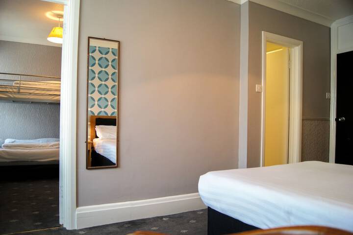 Room 25 of 118