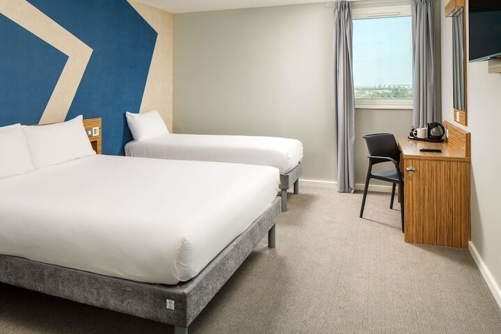 Room 4 of 72