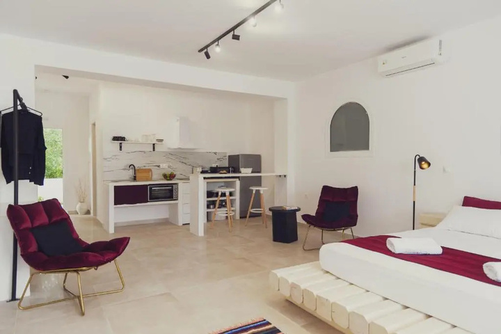 Room 2 of 16