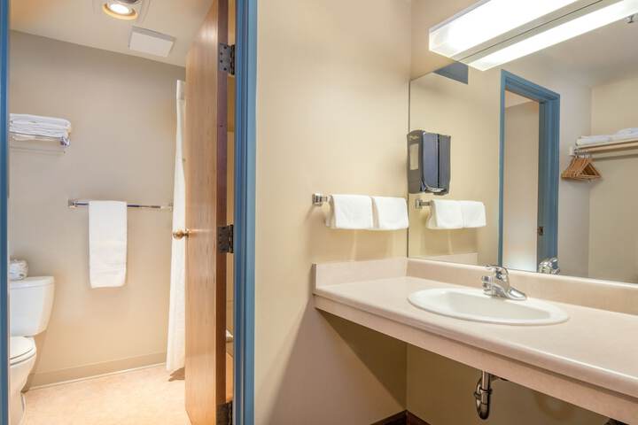 Room 30 of 168