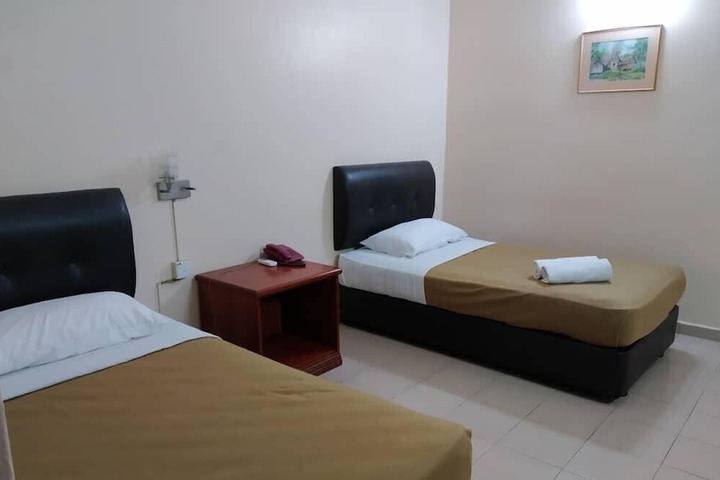 Room 10 of 37