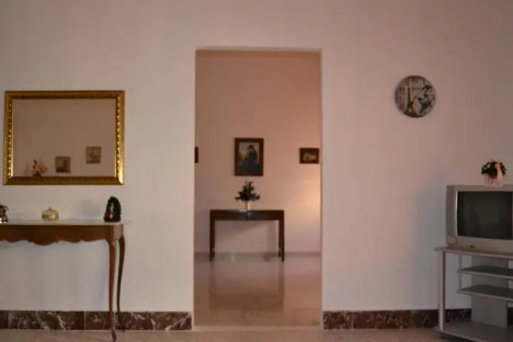 Room 2 of 9