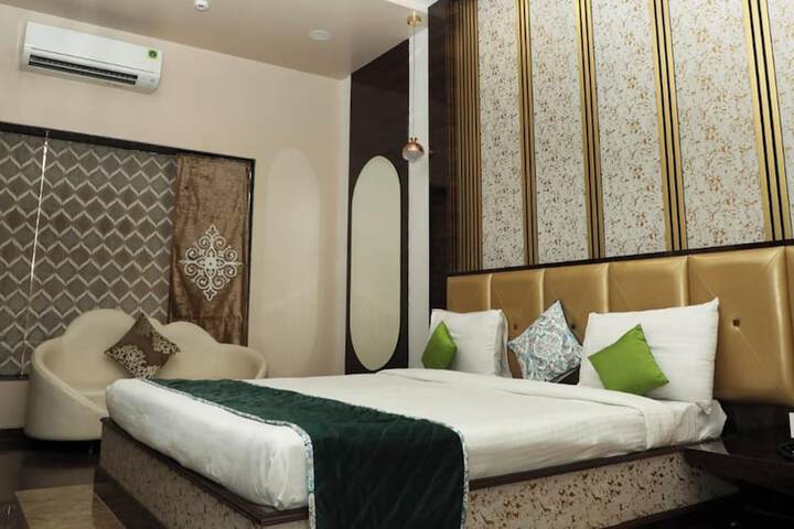 Room 9 of 27