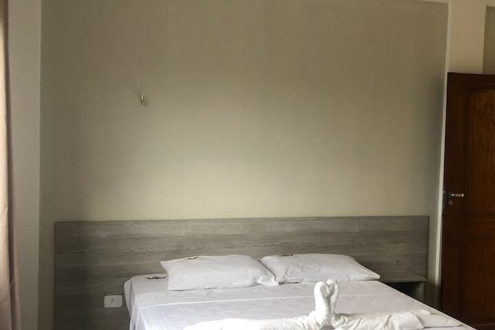 Room 3 of 52