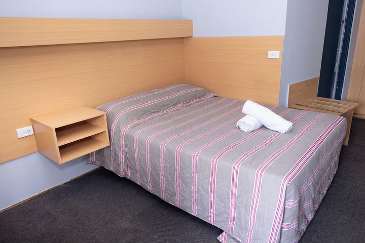 Room 6 of 16