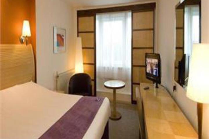 Room 3 of 6
