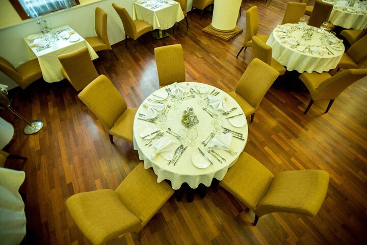 Dining 30 of 42