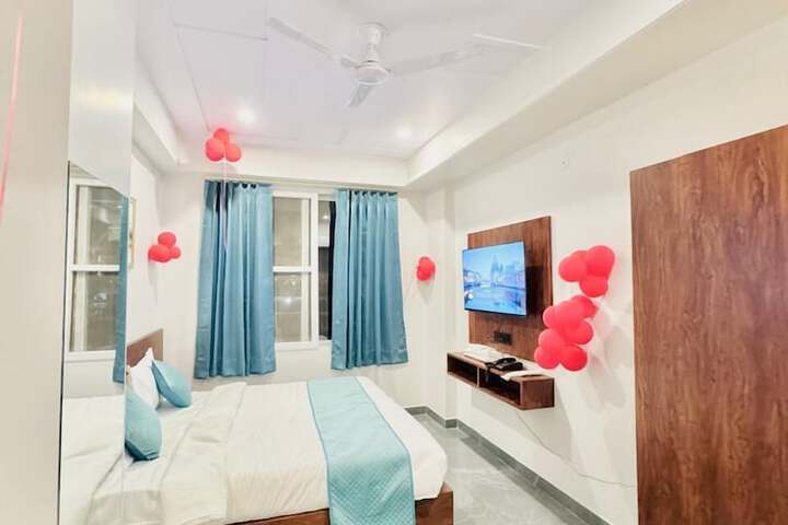 Room 12 of 33
