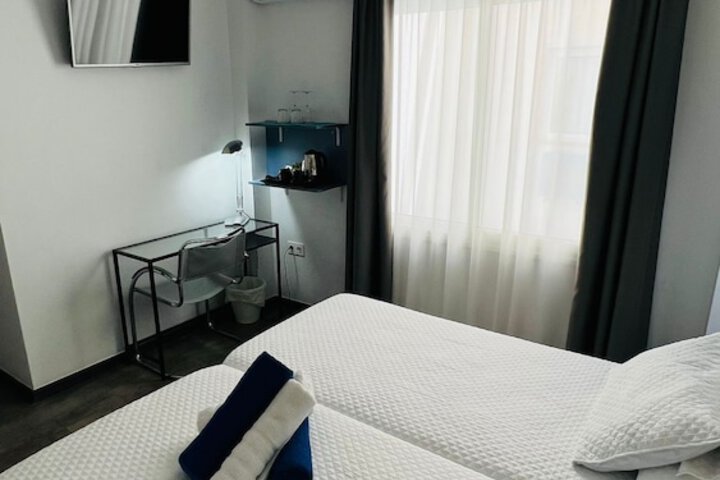 Room 5 of 32