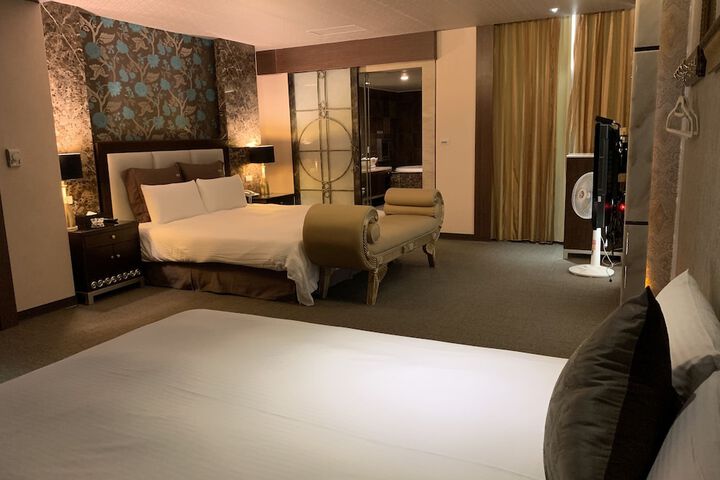 Room 13 of 54