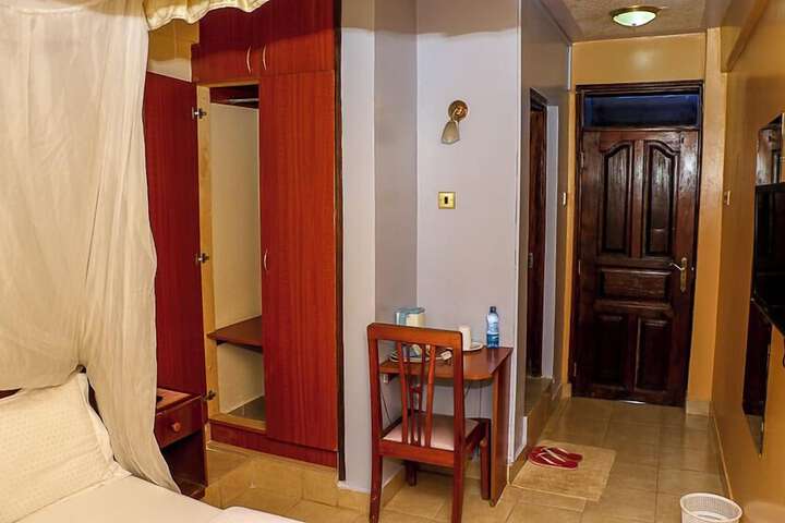 Room 31 of 108