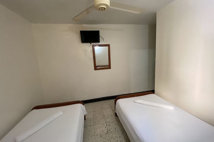 Room 10 of 31