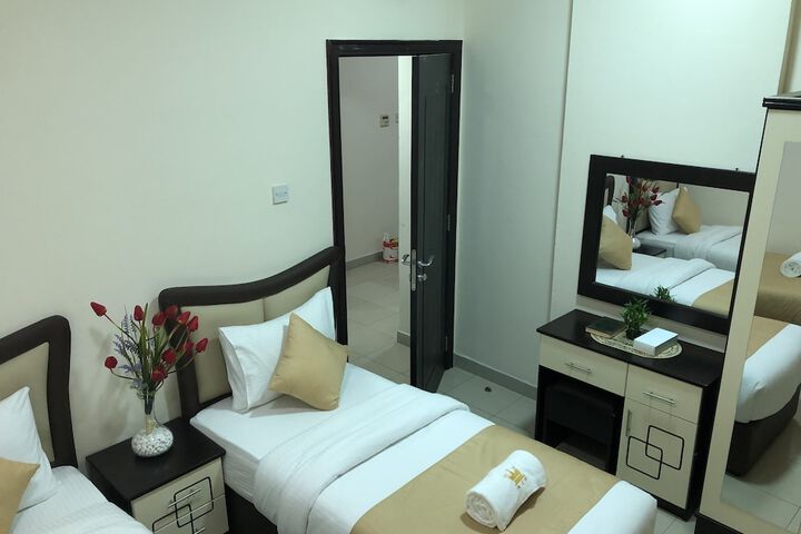 Room 33 of 48