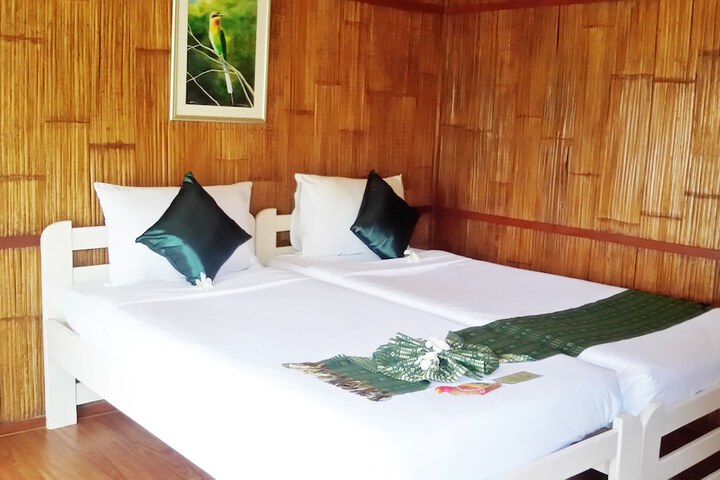 Room 5 of 62