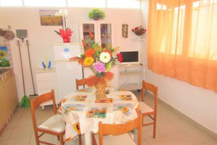 Room 16 of 52
