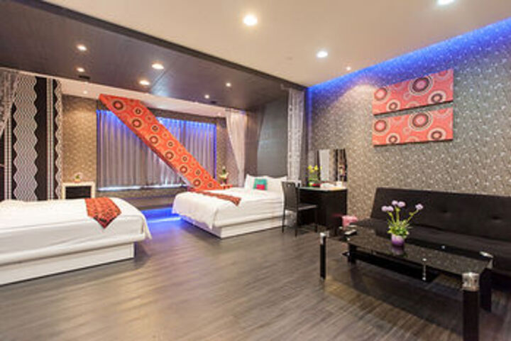 Room 6 of 34