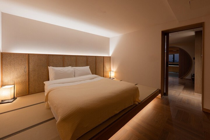 Room 4 of 155