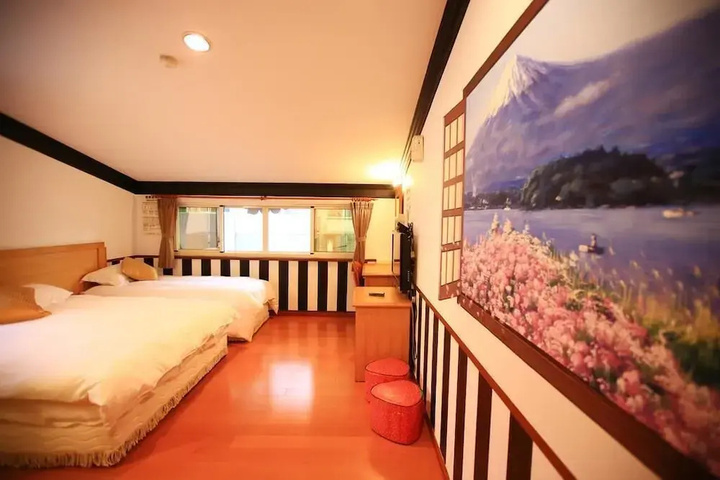 Room 9 of 14