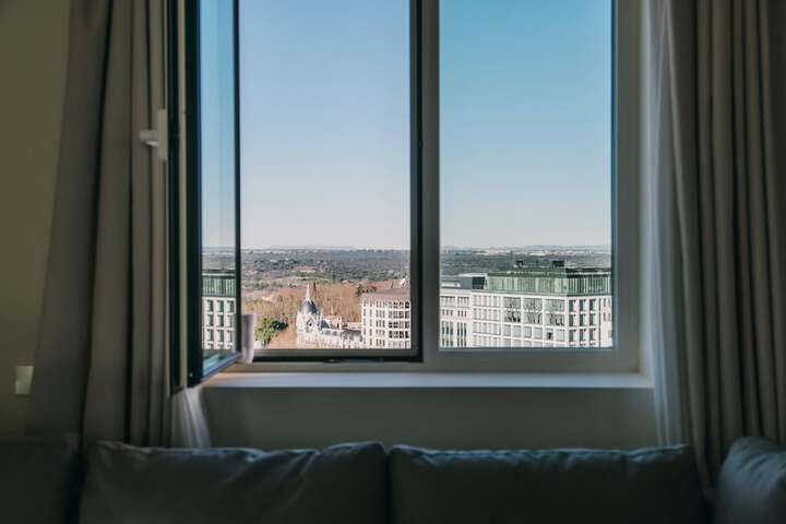 Room 51 of 90