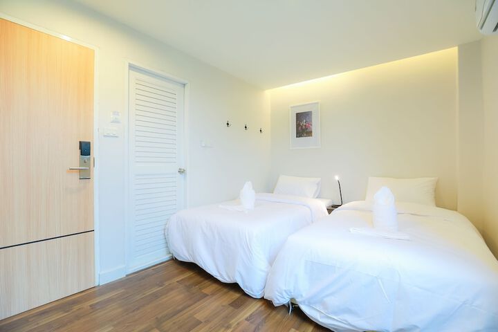 Room 27 of 49
