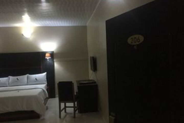 Room 30 of 41