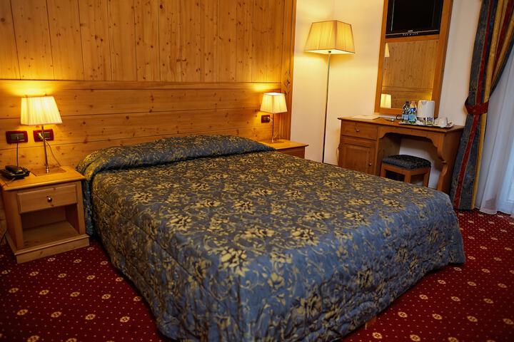 Room 5 of 63