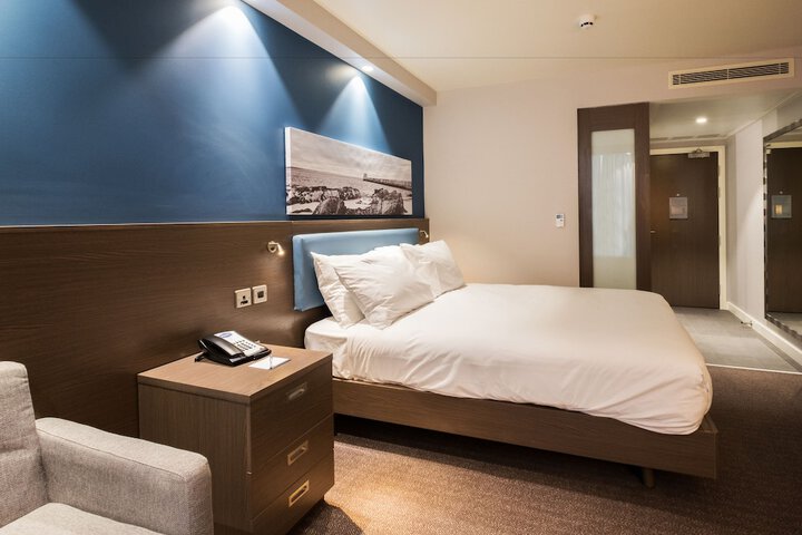 Room 5 of 42
