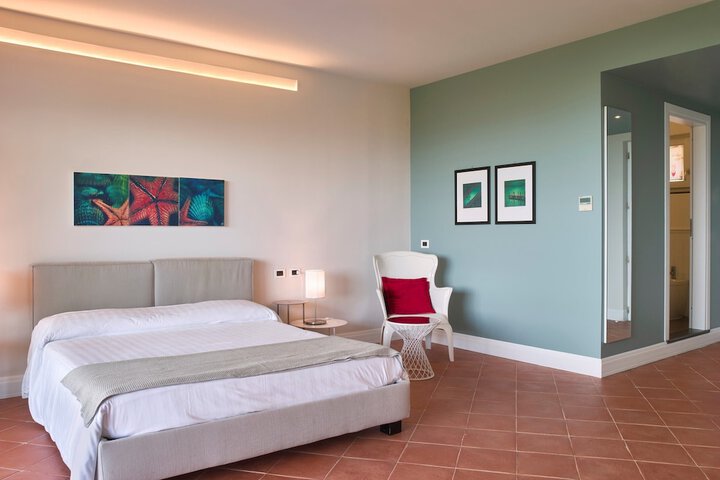 Room 8 of 42