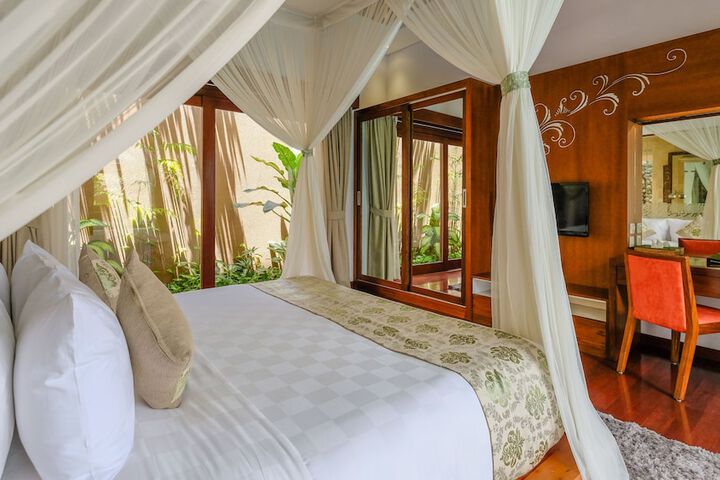 Room 4 of 94
