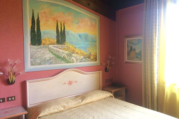 Room 4 of 35