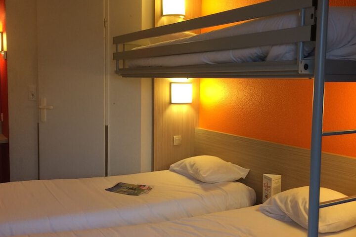 Room 5 of 32