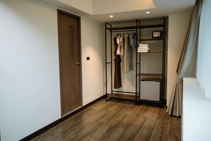 Room 8 of 52