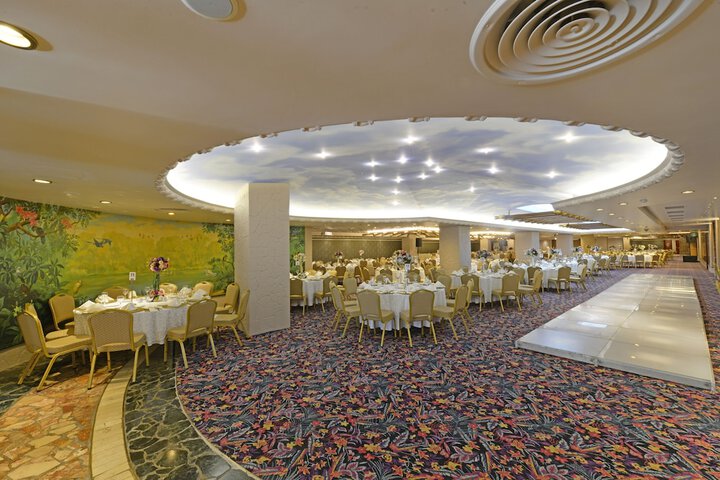 Ballroom/Hall 73 of 84