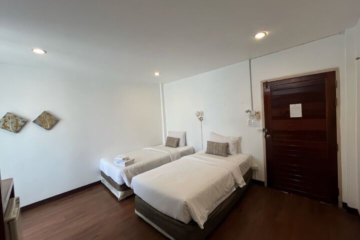 Room 89 of 149