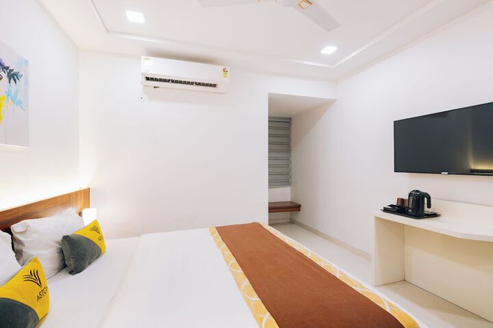 Room 33 of 90