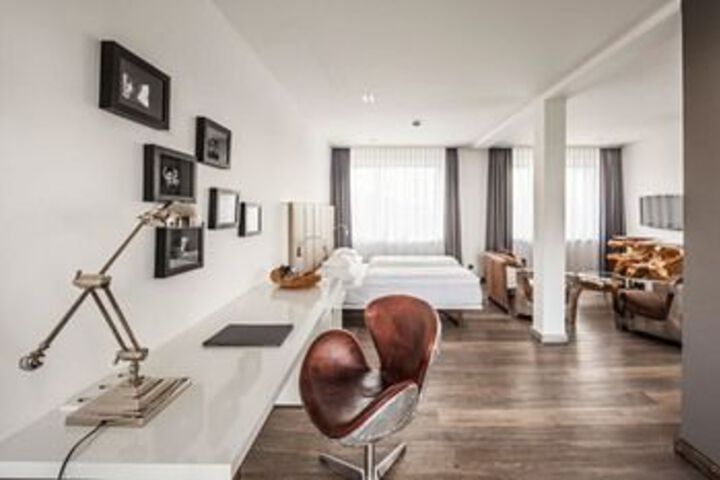 Room 27 of 46