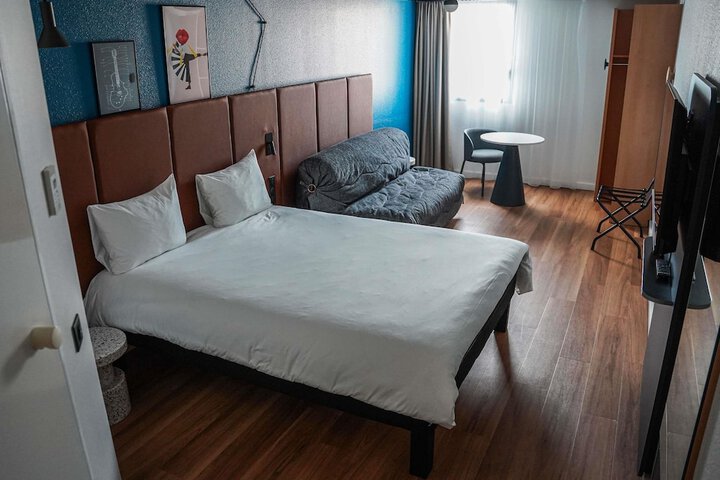 Room 27 of 125