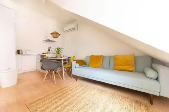 Room 3 of 12