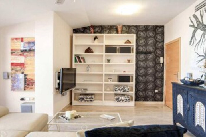 Room 75 of 157