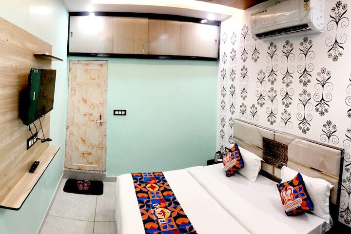 Room 12 of 25