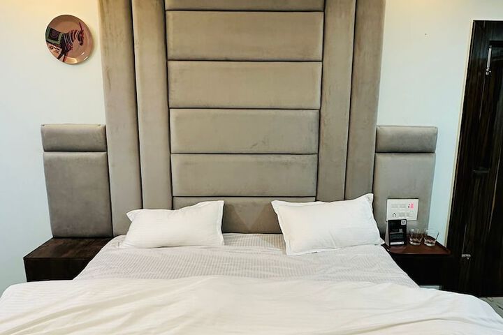 Room 9 of 44