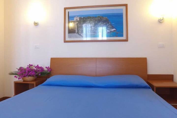 Room 3 of 37