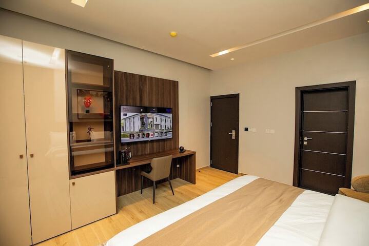 Room 5 of 36