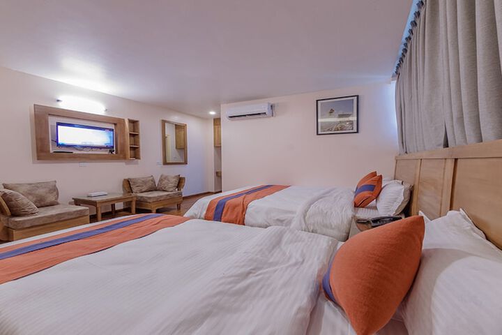 Room 6 of 13