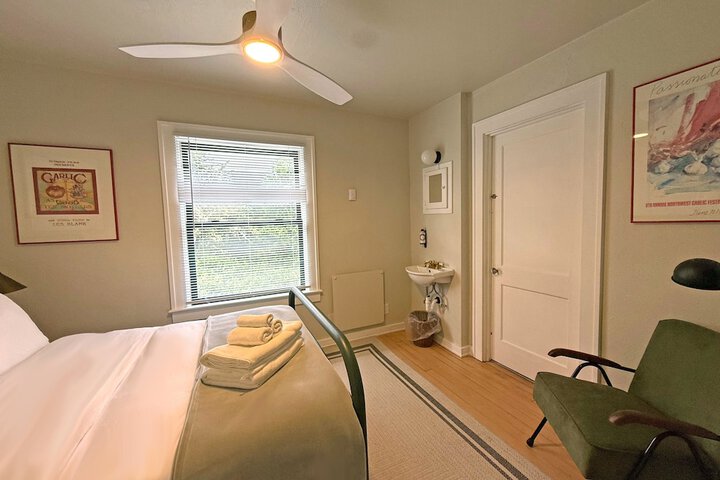 Room 36 of 62