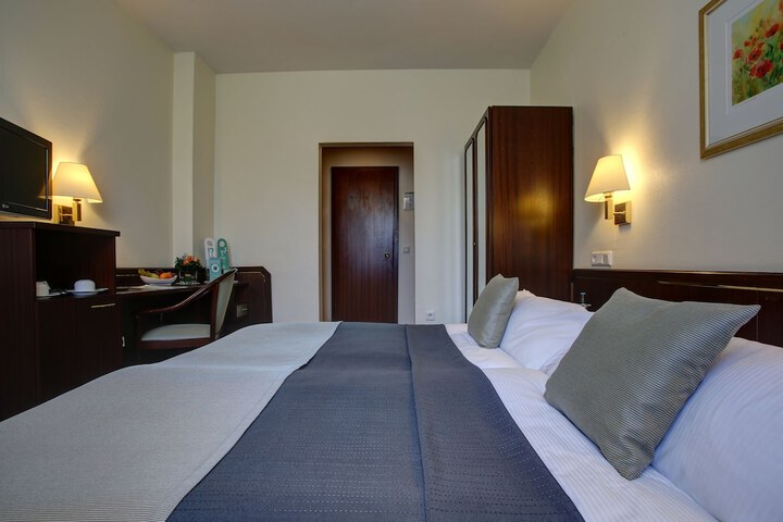 Room 14 of 84