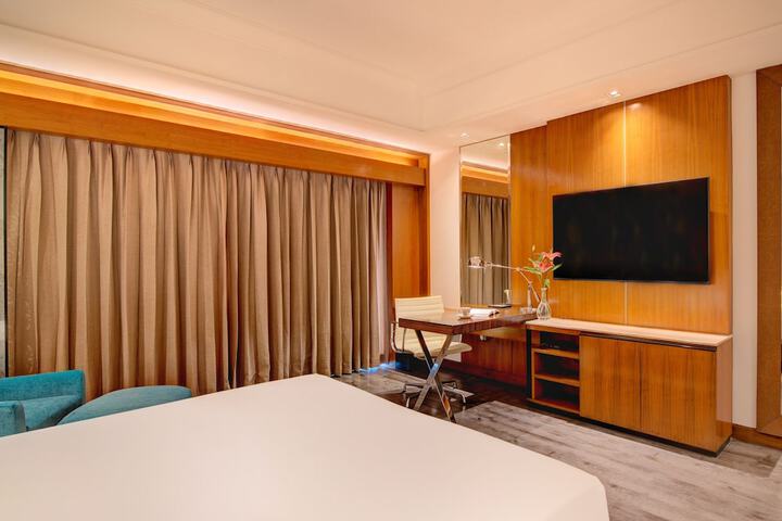 Room 19 of 104