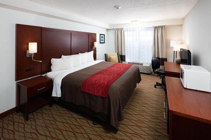 1 King Bed (10 of 10)