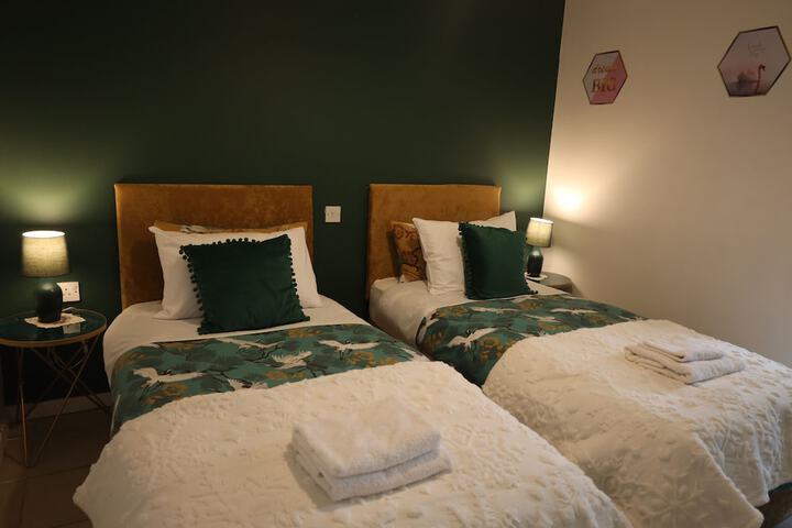 Room 18 of 107