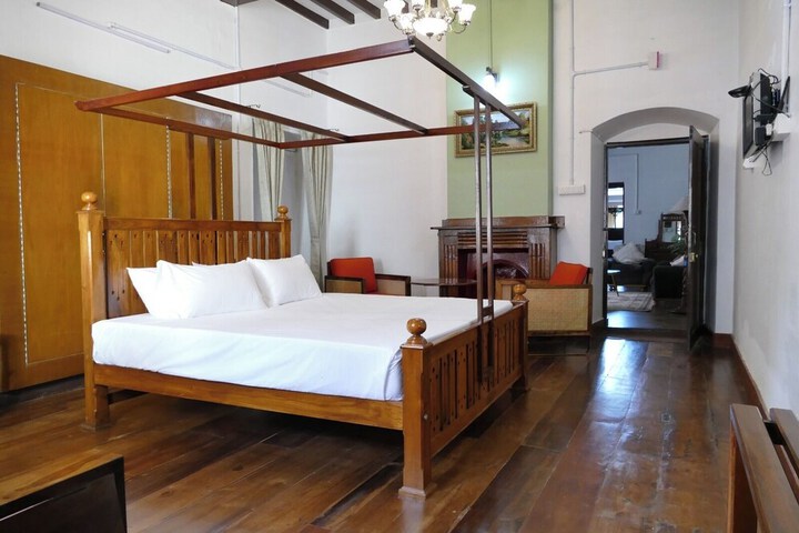 Room 9 of 24